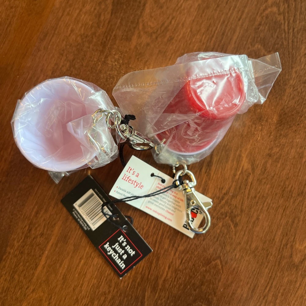 2 Red Cup Keychains!  NWT - Picture 2 of 3